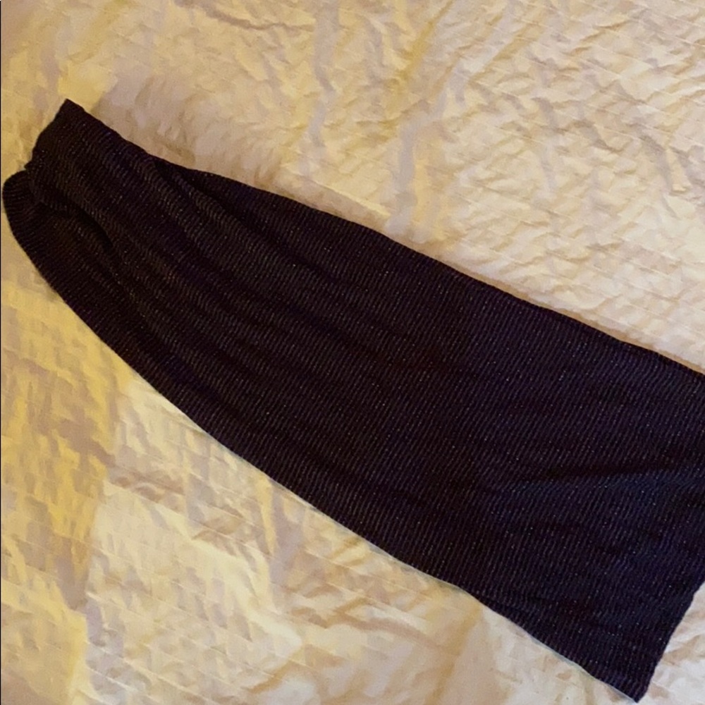 The Limited Inifinity Scarf - Picture 2 of 4